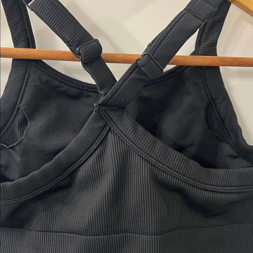 ALO Yoga Black Crop Top - Picture 5 of 7